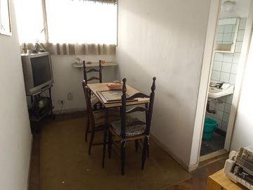 RECOLETA piso 3 ambientes con dependencia, piso alto, 205 m2-  A RECICLAR