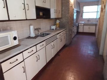 RECOLETA piso 3 ambientes con dependencia, piso alto, 205 m2-  A RECICLAR