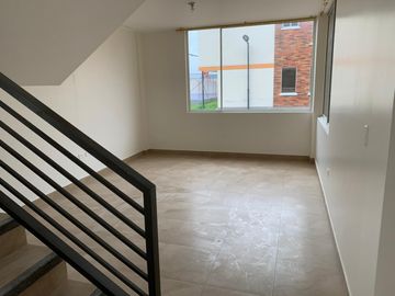 Venta de casa con piscina,142m2 construcción sector Alangasi