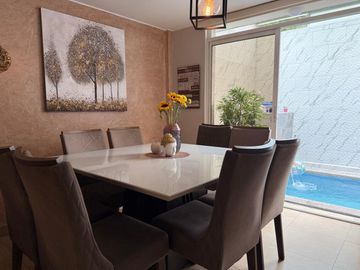 Venta de casa con piscina,142m2 construcción sector Alangasi