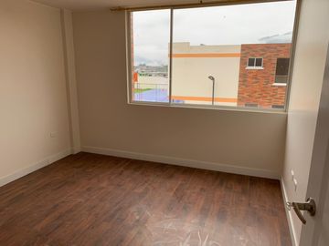 Venta de casa con piscina,142m2 construcción sector Alangasi