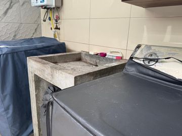 Venta de casa con piscina,142m2 construcción sector Alangasi
