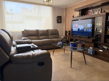 Venta de casa con piscina,142m2 construcción sector Alangasi