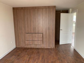 Venta de casa con piscina,142m2 construcción sector Alangasi