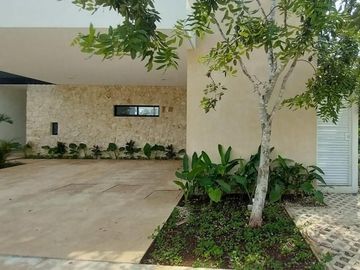 Casa en venta en el Norte de Mérida con piscina