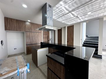 Casa en  venta con 4 recamaras en Parque Chiapas Lomas de Angelopolis Puebla