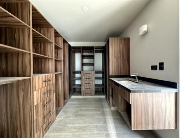 Casa en  venta con 4 recamaras en Parque Chiapas Lomas de Angelopolis Puebla