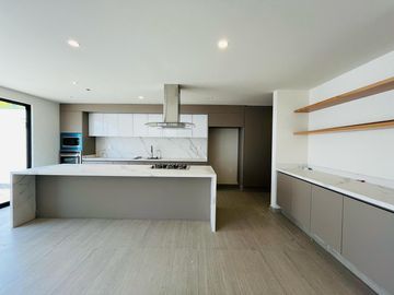 Casa en  venta de 4 recamaras junto al nuevo Chedraui Lomas de Angelopolis