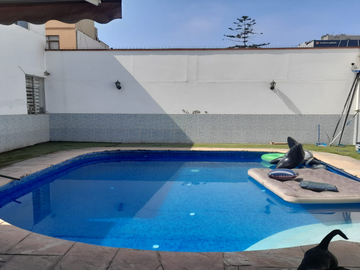 VENTA DE CASA COMO TERRENO FRENTE A PARQUE, LA AURORA