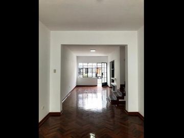 VENDO CASA EN LINCE LÍMITE CON SAN ISIDRO