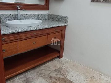 SE VENDE O RENTA CASA INDEPENDIENTE CON PISCINA VALLE DE LOS CHILLOS