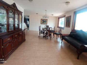 SE VENDE O RENTA CASA INDEPENDIENTE CON PISCINA VALLE DE LOS CHILLOS