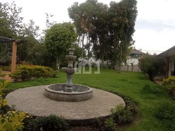 SE VENDE O RENTA CASA INDEPENDIENTE CON PISCINA VALLE DE LOS CHILLOS