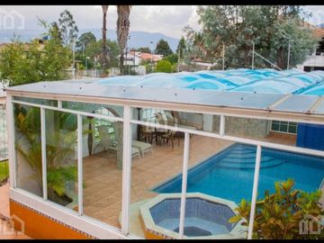 SE VENDE O RENTA CASA INDEPENDIENTE CON PISCINA VALLE DE LOS CHILLOS