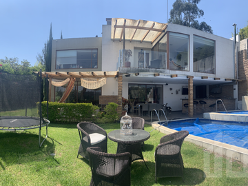 CASA ESPECTACULAR EN VENTA SECTOR NAYÓN