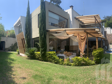 CASA ESPECTACULAR EN VENTA SECTOR NAYÓN