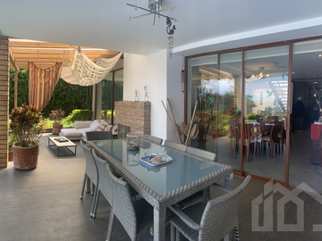 CASA ESPECTACULAR EN VENTA SECTOR NAYÓN