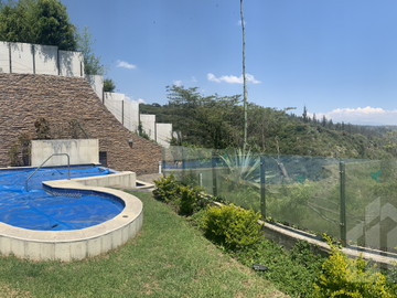CASA ESPECTACULAR EN VENTA SECTOR NAYÓN