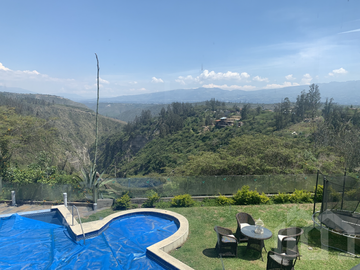 CASA ESPECTACULAR EN VENTA SECTOR NAYÓN
