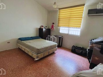 VENTA CASA CON TERRENO AMPLIO ZONA RESIDENCIAL MANTA