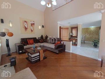 CASA INDEPENDIENTE DE VENTA EN EL VALLE DE LOS CHILLOS