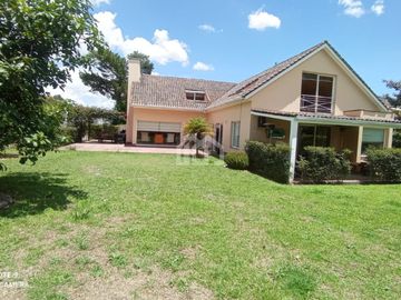 CASA INDEPENDIENTE DE VENTA EN EL VALLE DE LOS CHILLOS