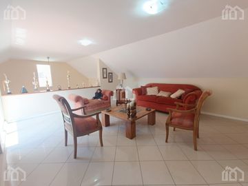 CASA INDEPENDIENTE DE VENTA EN EL VALLE DE LOS CHILLOS