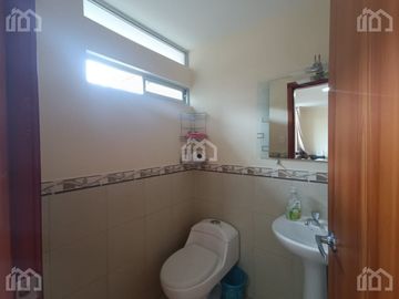 CASA DE VENTA EN CONOCOTO