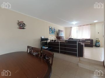 CASA DE VENTA EN CONOCOTO