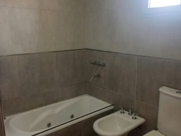 Semipiso en alquiler en Bernal Centro