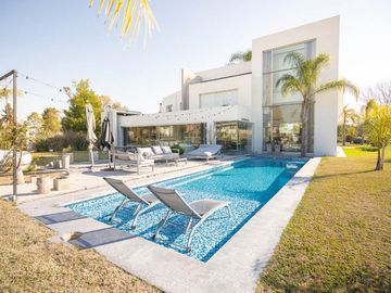 Casa en Saint Thomas Este al Golf - Canning