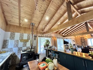 HERMOSA PARCELA CON ORILLA DE RIO Y 2 CASAS A 30 MIN DE VALDIVIA