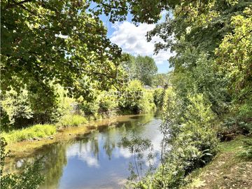 HERMOSA PARCELA CON ORILLA DE RIO Y 2 CASAS A 30 MIN DE VALDIVIA
