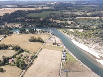 HERMOSA PARCELA CON ORILLA DE RIO Y 2 CASAS A 30 MIN DE VALDIVIA