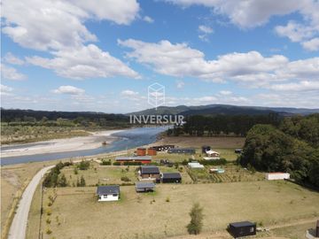 HERMOSA PARCELA CON ORILLA DE RIO Y 2 CASAS A 30 MIN DE VALDIVIA