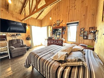 HERMOSA PARCELA CON ORILLA DE RIO Y 2 CASAS A 30 MIN DE VALDIVIA