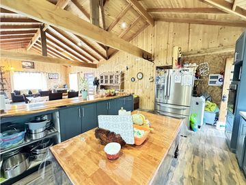 HERMOSA PARCELA CON ORILLA DE RIO Y 2 CASAS A 30 MIN DE VALDIVIA