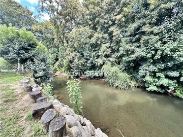 HERMOSA PARCELA CON ORILLA DE RIO Y 2 CASAS A 30 MIN DE VALDIVIA