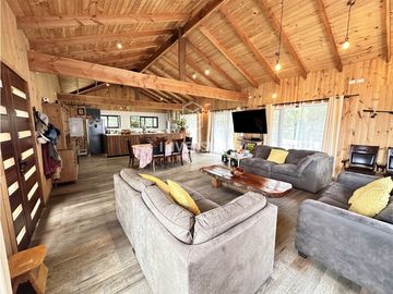 HERMOSA PARCELA CON ORILLA DE RIO Y 2 CASAS A 30 MIN DE VALDIVIA