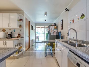 Maravillosa casa en venta, en el mejor sector de Peñalolén.