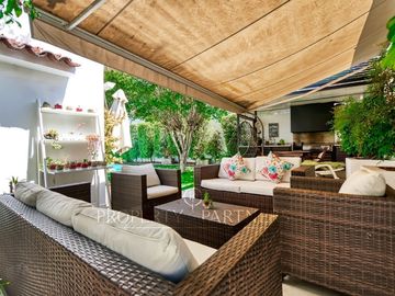 OPORTUNIDAD. Venta casa remodelada de un piso, La Reina