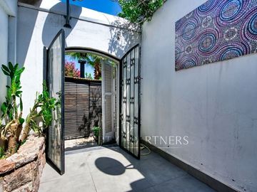 OPORTUNIDAD. Venta casa remodelada de un piso, La Reina