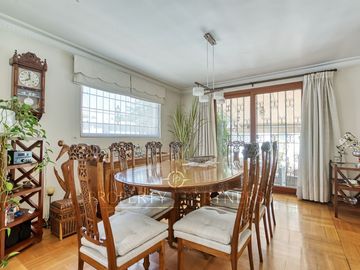 OPORTUNIDAD. Venta casa remodelada de un piso, La Reina