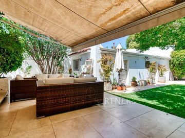 OPORTUNIDAD. Venta casa remodelada de un piso, La Reina