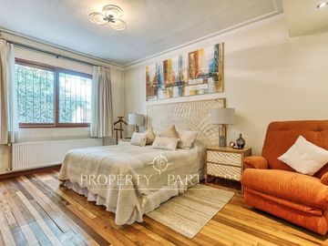 OPORTUNIDAD. Venta casa remodelada de un piso, La Reina