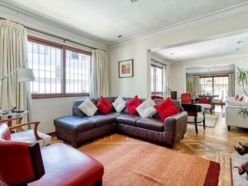 OPORTUNIDAD. Venta casa remodelada de un piso, La Reina