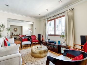 OPORTUNIDAD. Venta casa remodelada de un piso, La Reina