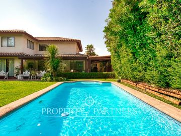 Venta de hermosa y amplia casa en Condominio Ensenada, Peñalolén.