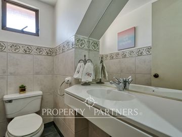 Venta de hermosa y amplia casa en Condominio Ensenada, Peñalolén.