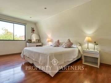 Venta de hermosa y amplia casa en Condominio Ensenada, Peñalolén.